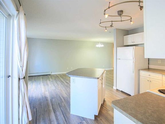 5th image of 5202 NE Valleyview Park SE #202