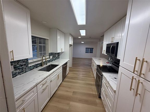 4th image of 2580 Country Dr