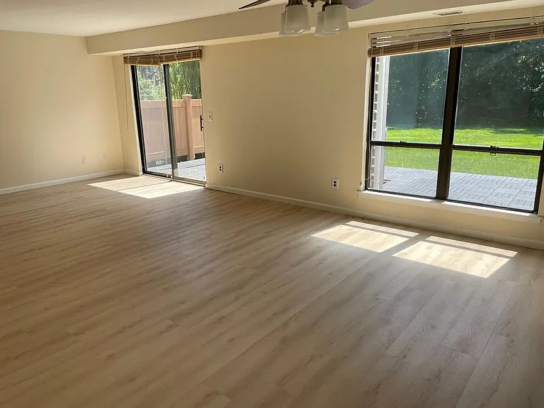 261 Pond View Ln — Photo 6