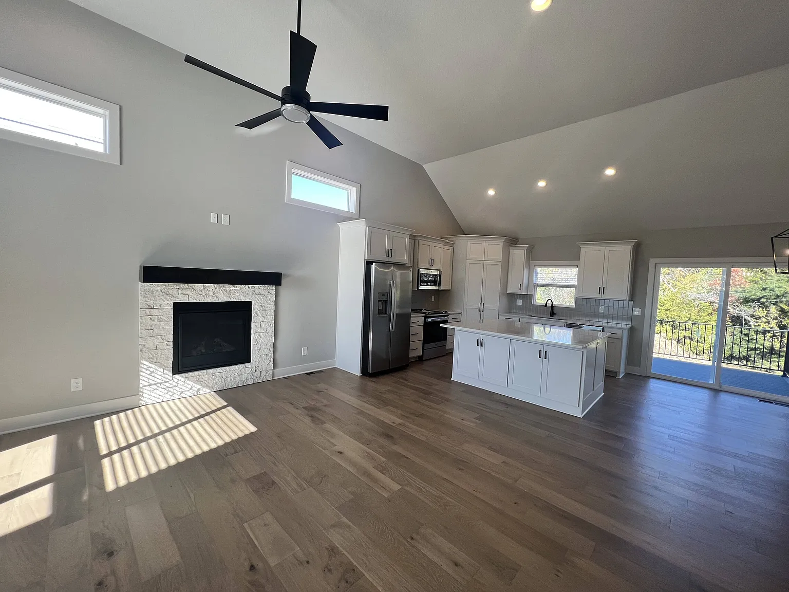 5 bed, 3.5 bath, 2270 sqft, $4,100 — Photo 4