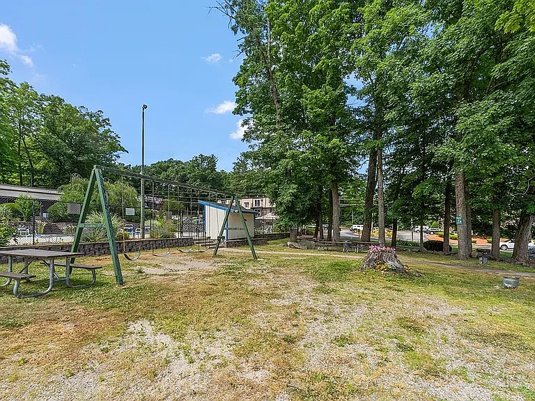3 Pembroke Dr #5 — Photo 12
