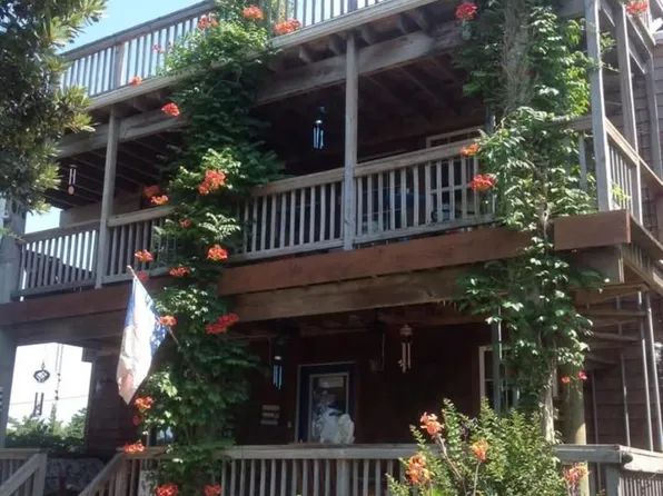 1021 Irvin Garrish Hwy #6, Ocracoke, NC 27960