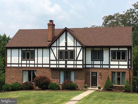 2nd image of 2416 Henson Dr