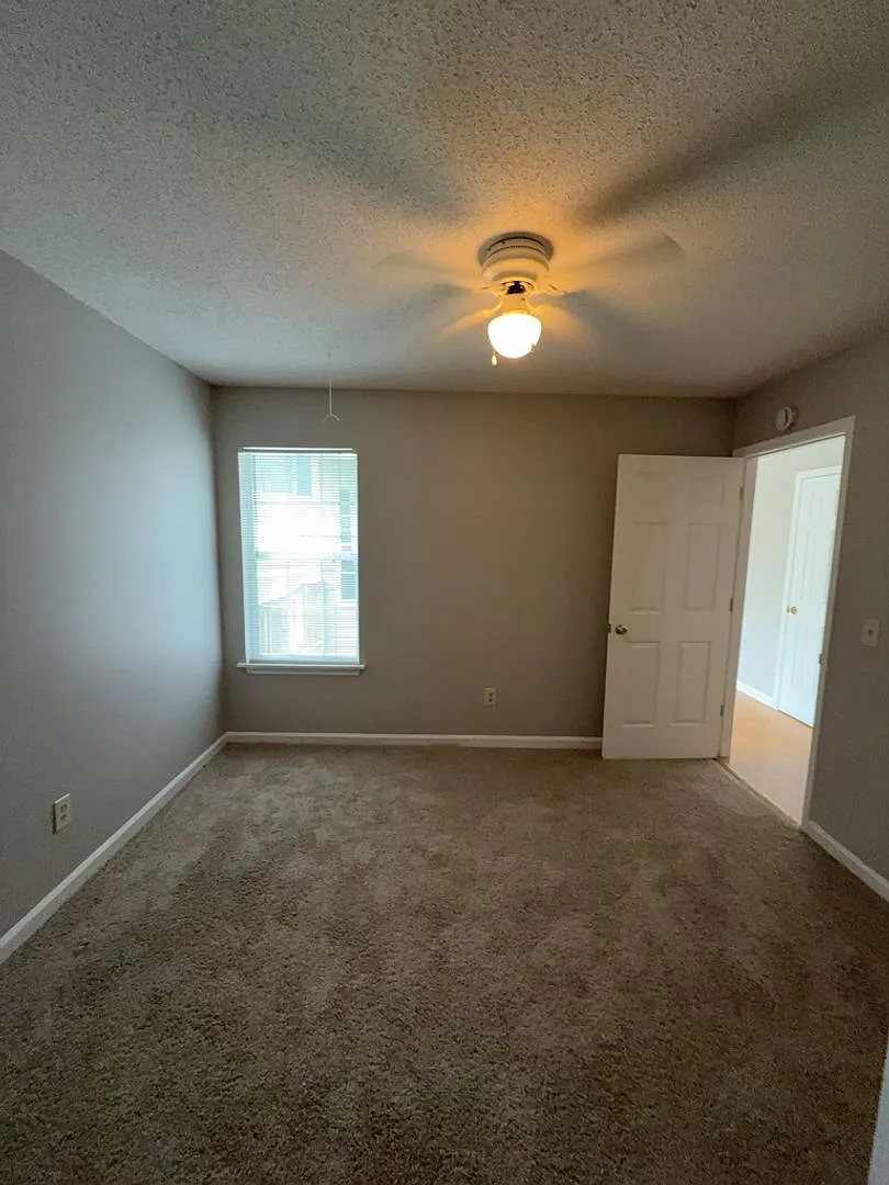 469 Coops Ct — Photo 2