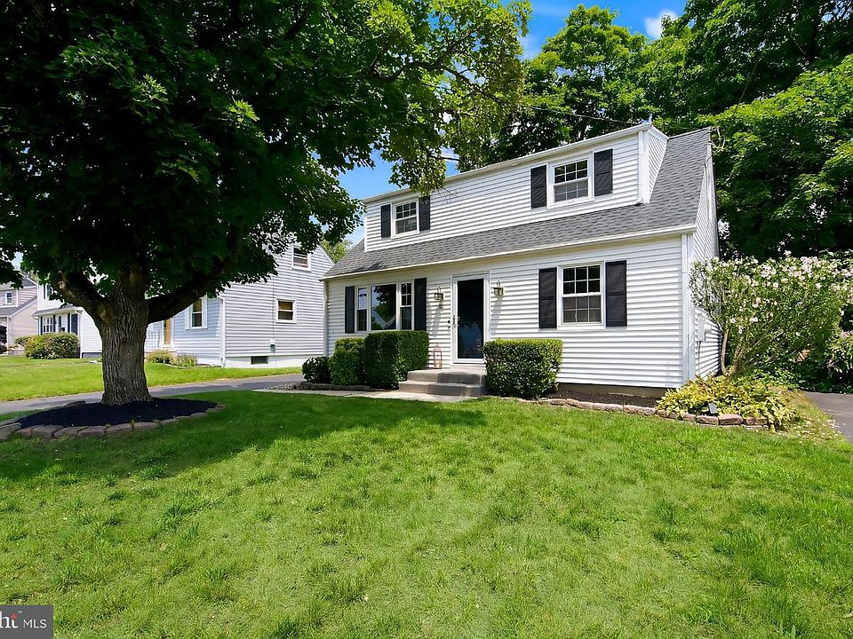 1st image of 43 Longwood Dr