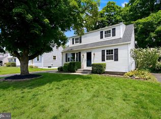 43 Longwood Dr, Hamilton, NJ 08620