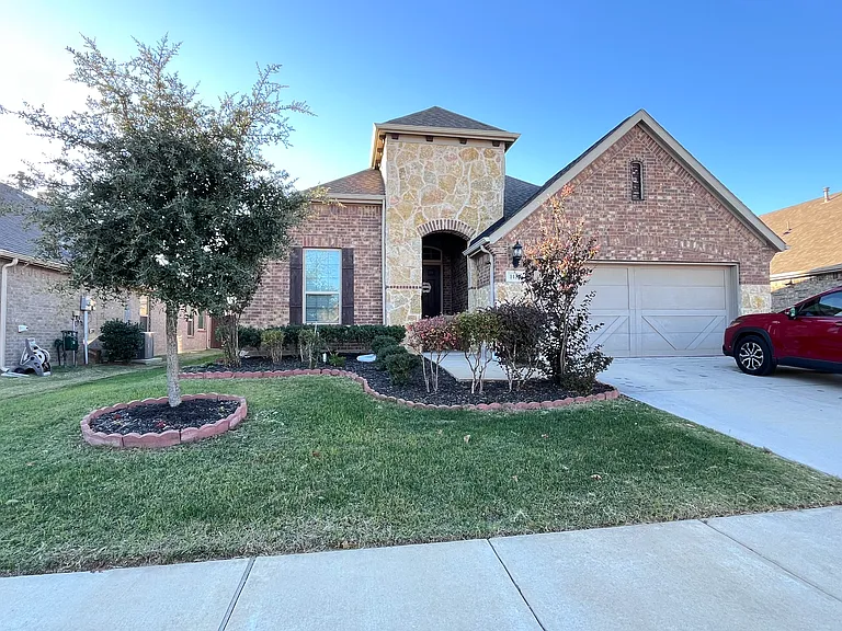 1416 Heather Ln — Photo 1