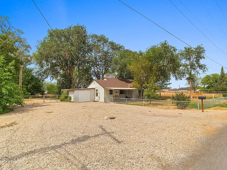 1136 S Adell Ave — Photo 4