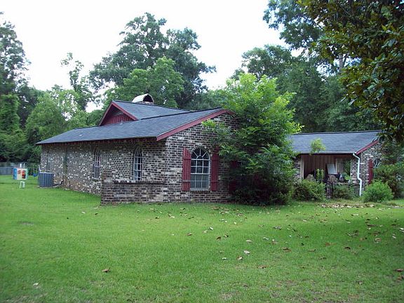 2nd image of 102 Honeysuckle Ave