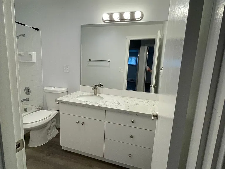 Ekilai Apartments - Spacious 1 Bed, 2 Bed Units & 3 Bed Units, w/ Private Balcony ~ Designer fini... — Photo 26