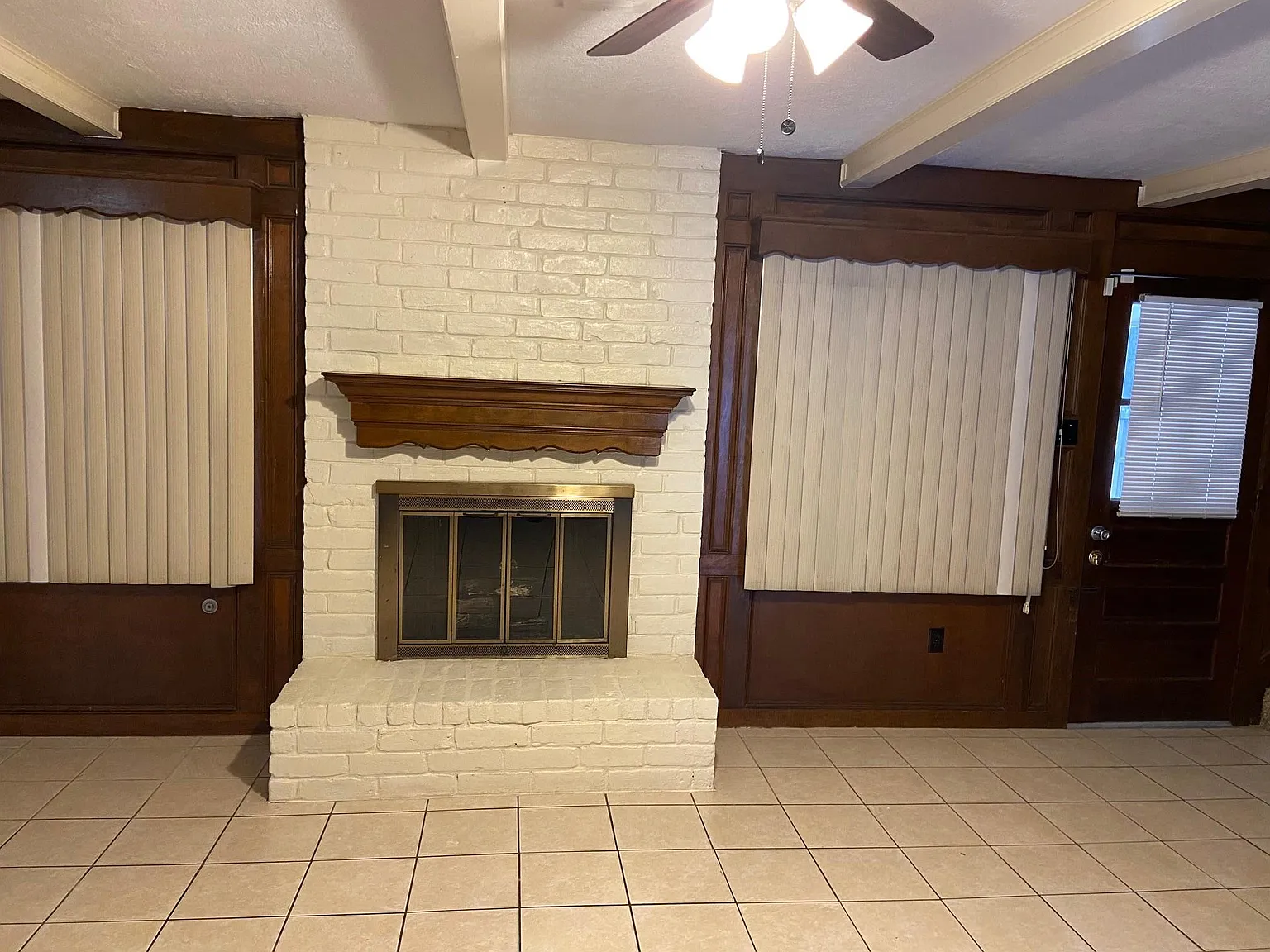 4 bed, 2.5 bath, 2374 sqft, $2,100 — Photo 2