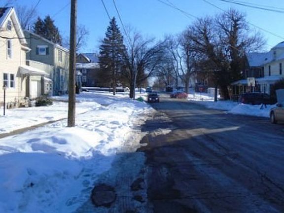 Exterior Neighborhood (street photo)