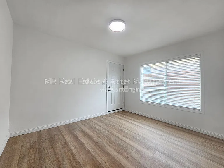 4754 W 163rd St — Photo 10