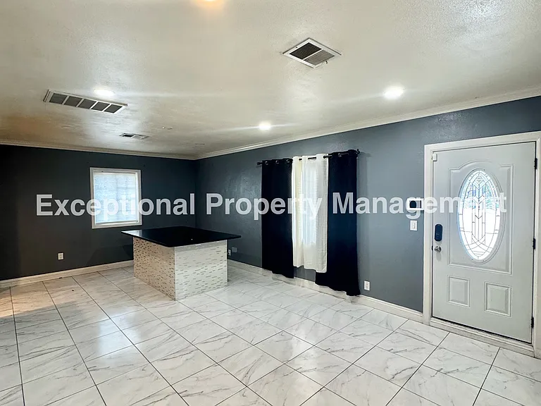 8047 Laurel Ave — Photo 6
