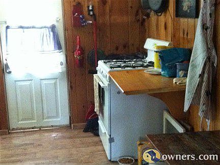 Full size range & refrigerator included