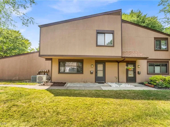 26739 Lake Of The Falls Blvd, Olmsted Falls, OH 44138