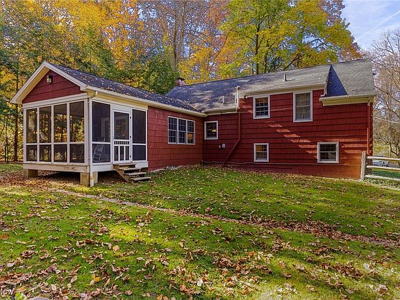 2nd image of 3249 Laurel Park