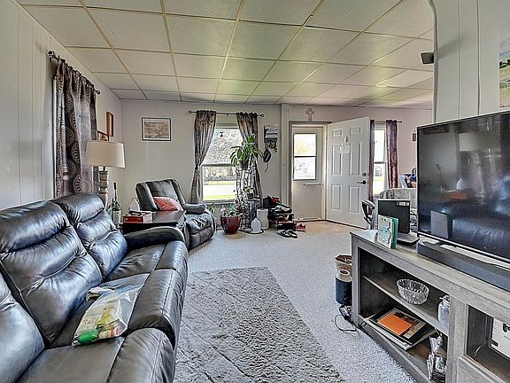 2nd image of 311 2nd St NE