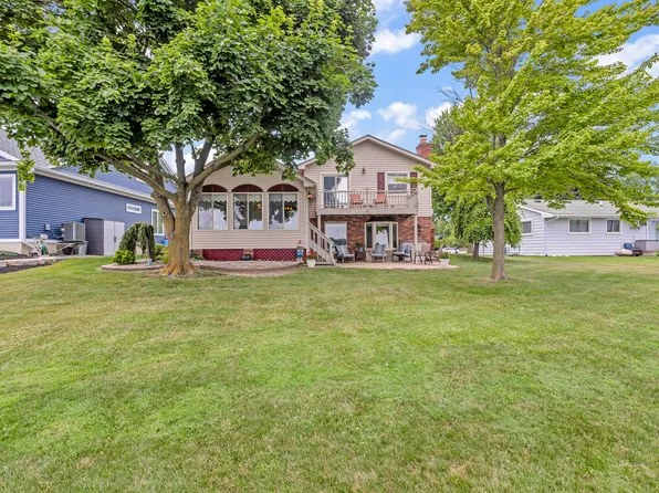 109 Castlewood Dr, Brooklyn, MI 49230