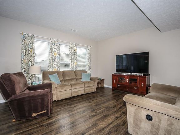 5th image of 445 Hennepin Dr