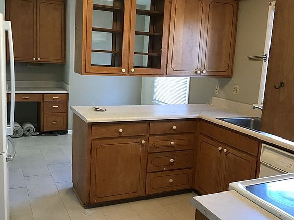 4th image of 1110 Woodmont Dr