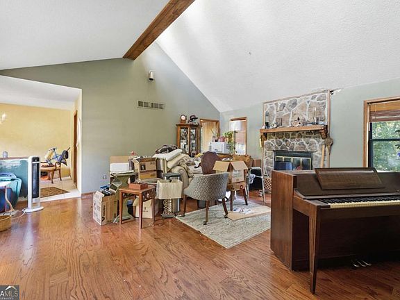 2nd image of 3635 Nessa Ct SE