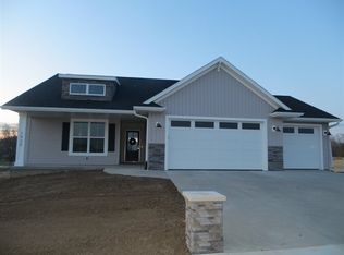 1925 Fox Ridge Rd, Ely, IA 52227