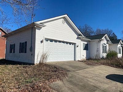 2nd image of 505 Shellbark Rd