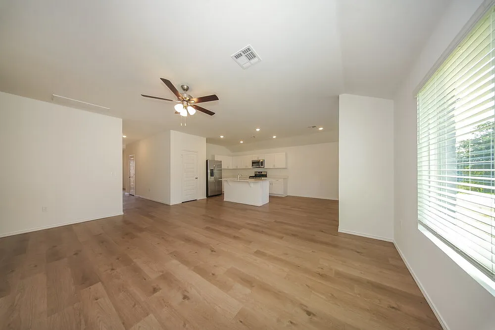 4 bed, 2.0 bath, 1840 sqft, $2,125 — Photo 4