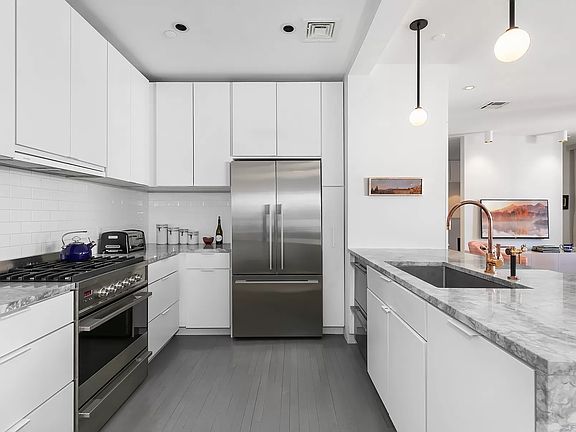 5th image of 25 Bergen St APT 3A