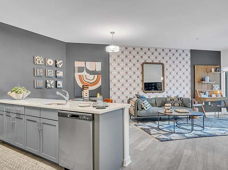 Summit Court Apartments — Photo 4
