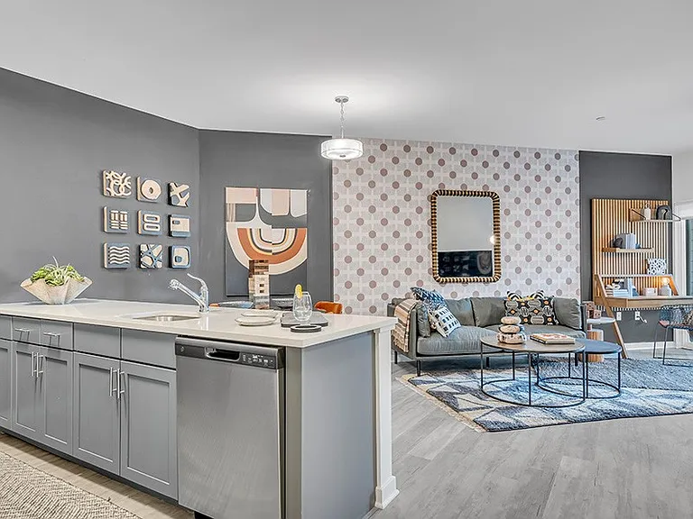 Summit Court Apartments — Photo 4