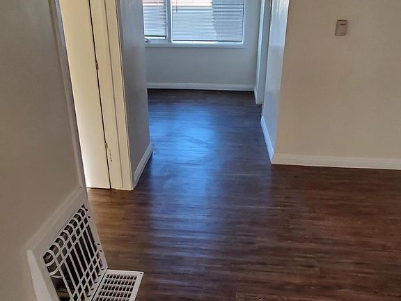3rd image of 4442 N Lakewood Blvd APT D