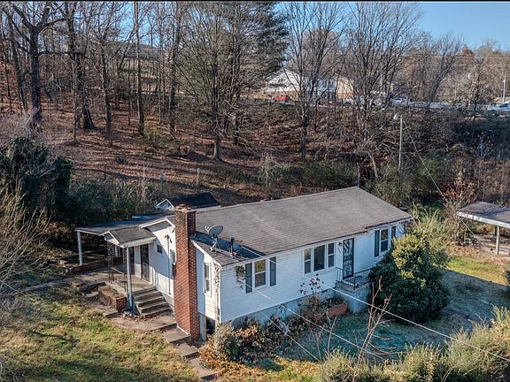 2nd image of 490 Oak St