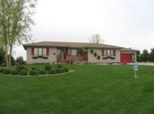 8609 Osborne Dr W, Hastings, NE 68901