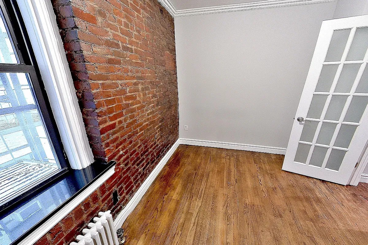 Building Photo - 410 E 13th St #1D