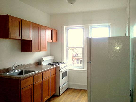 2nd image of 4014-22 W Melrose St #40185-1