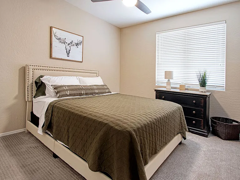 2144 W Olive Way — Photo 8