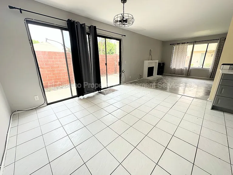 955 W Lamark Ln — Photo 6