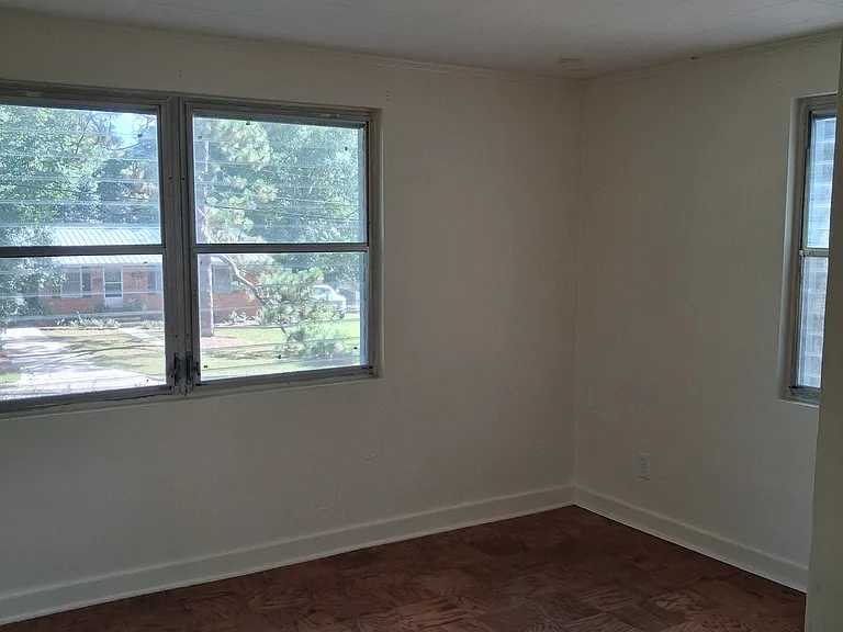 411 Barclay Ave — Photo 7