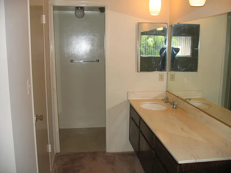 119 W Live Oak St #G — Photo 16