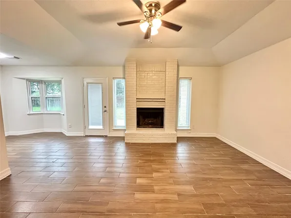 504 Raymond St, La Marque, TX 77568