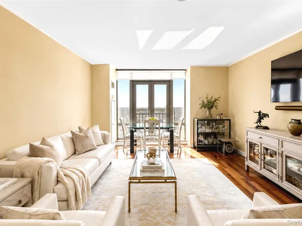 10 City Place #PH2C, White Plains, NY 10601