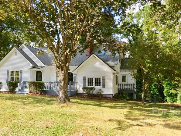 309 Hawthorne Dr, Brevard, NC 28712