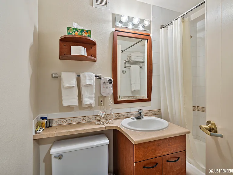 Anchorage Grand — Photo 13