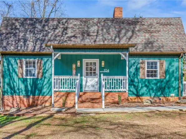 104 Crestview Rd, Danbury, NC 27016