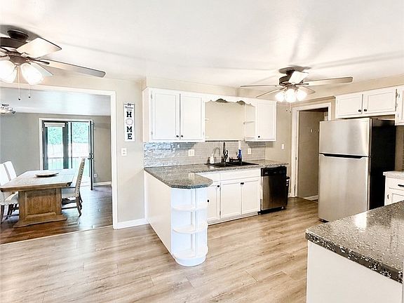 5th image of 1046 Wilshire Dr