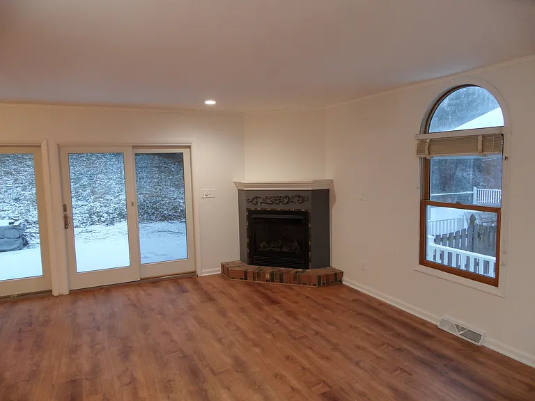921 Onondaga St — Photo 15