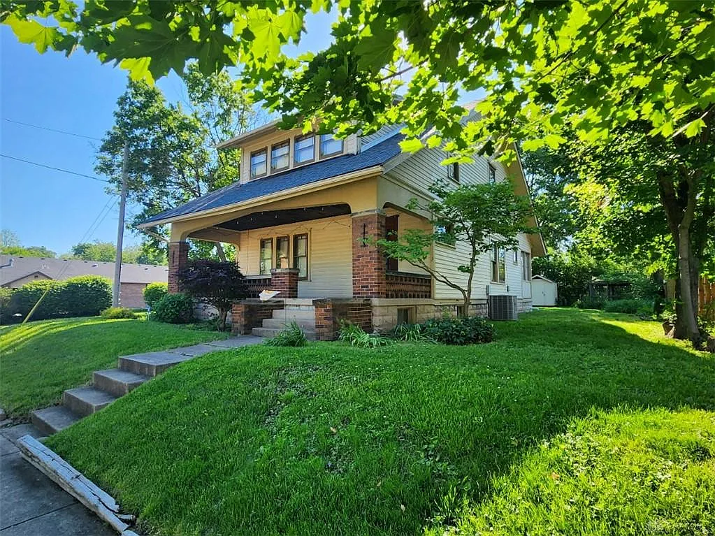 3 bed, 1.5 bath, 1866 sqft, $1,950 — Photo 3