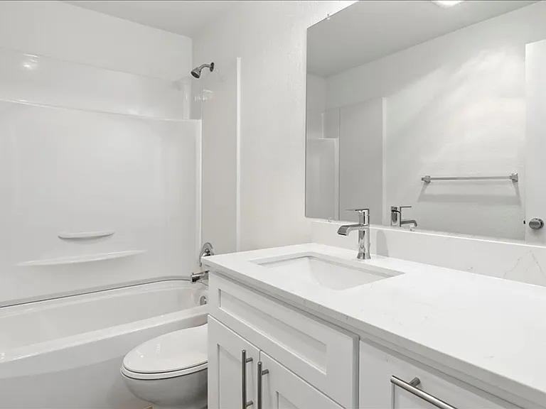 Kamden Court — Photo 17
